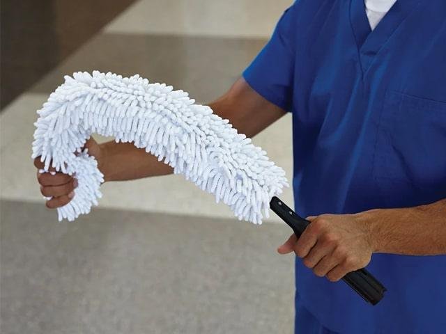 Plumero Varilla Flexible Hygen™ Executive Series™ Blanco con Funda de